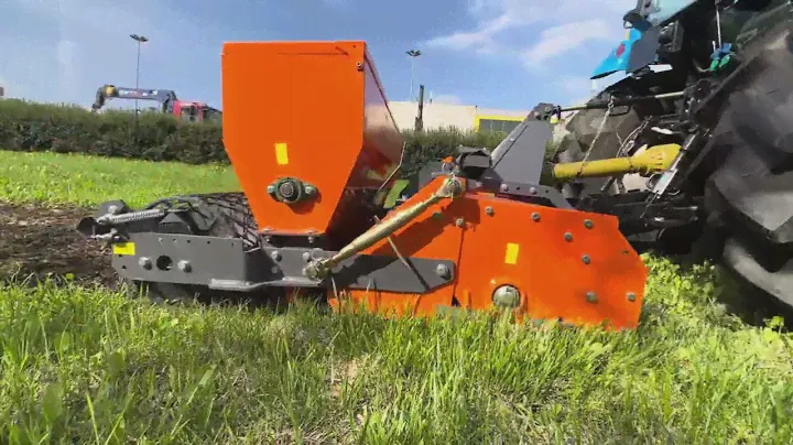 Трактор LS Mtron XR 50 Hst и Стоунбурьер ZimAni SB 165 с газонной сеялкой
