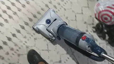 Netural vacuuming Hoover sprint quick vac ￼￼