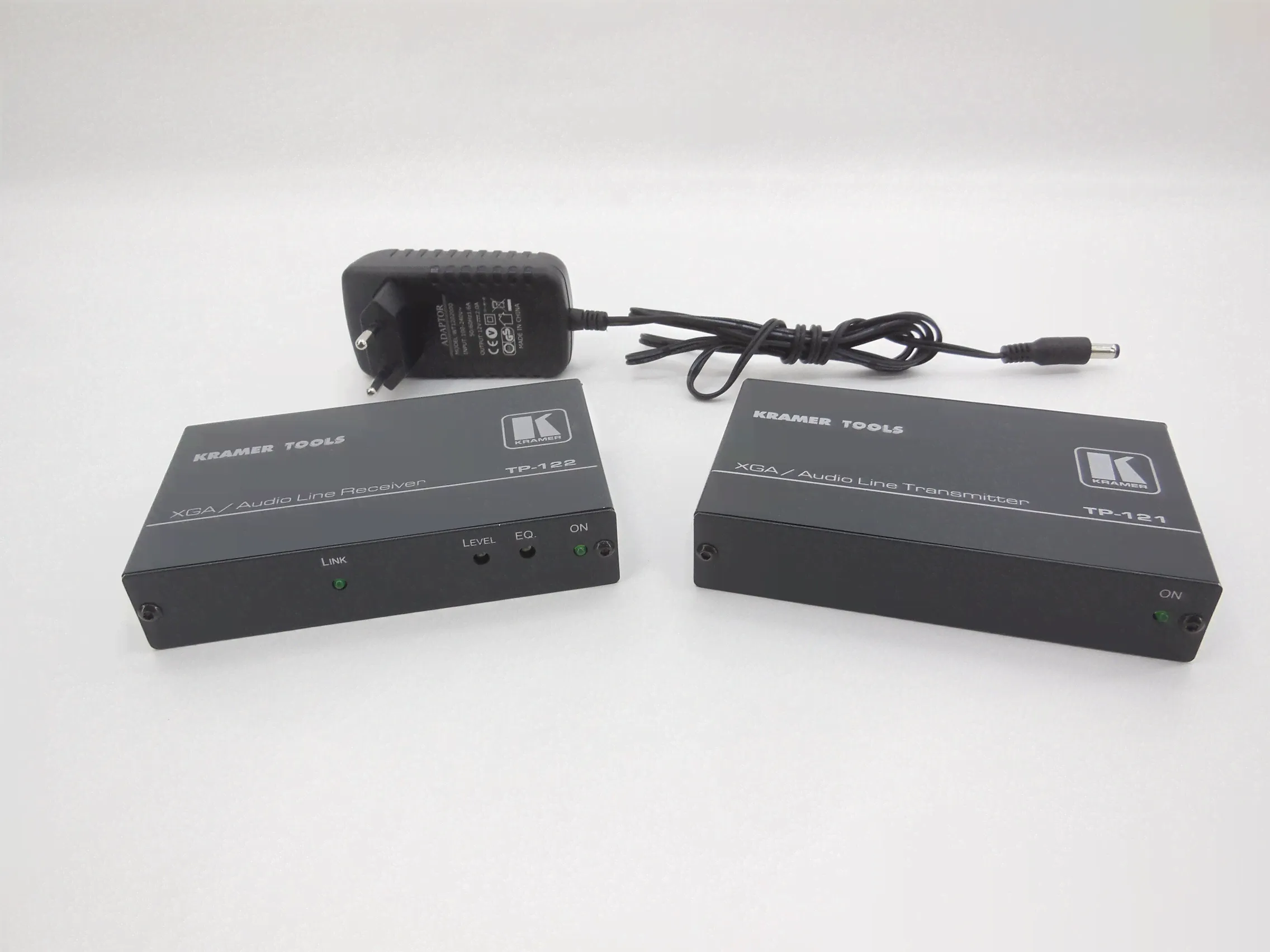 Передатчик сигнала SVGA по витой паре UTP-5 Kramer Tools TP-121 / TP-122-2